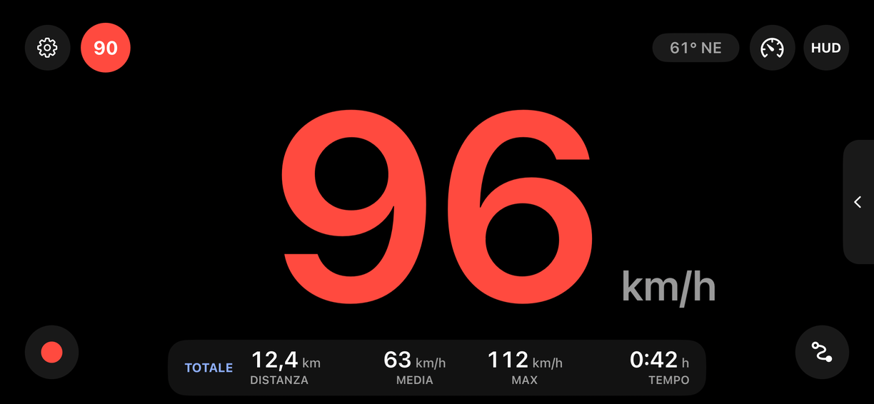 3pSpeed in orizzontale di notte: 96 in rosso, il cartello del limite 90 rosso